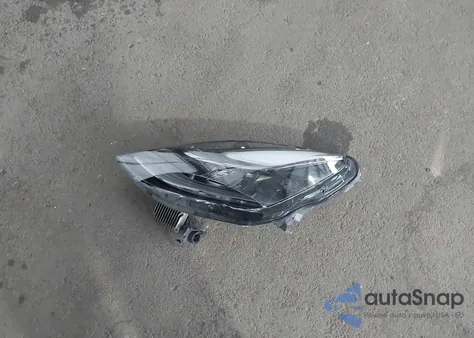 2024 Tesla Model Y Long Range Dual Motor All-Wheel Drive z USA, uszkodzony, nr VIN 7SAYGDEEXRF985242